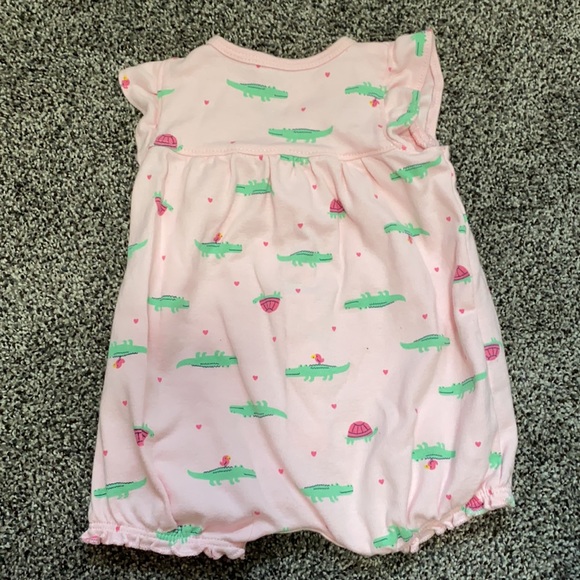 Carter’s romper - Picture 2 of 2